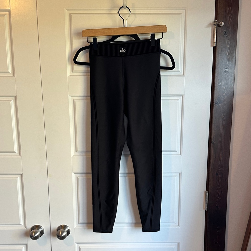 ALO yoga airline uplift legging